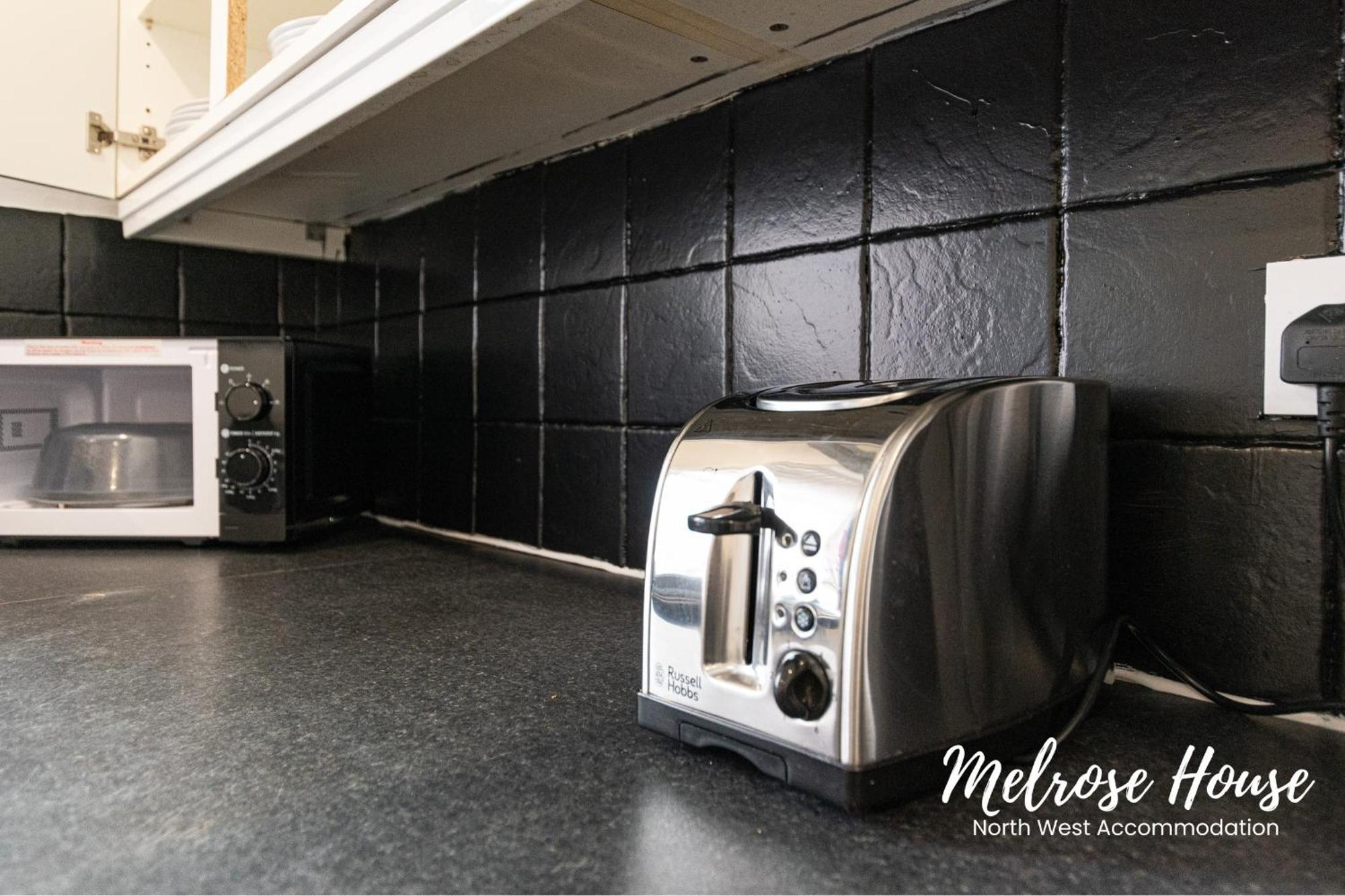 Manchester Work Stays 2Br Home With Parking & Wifi Bagian luar foto