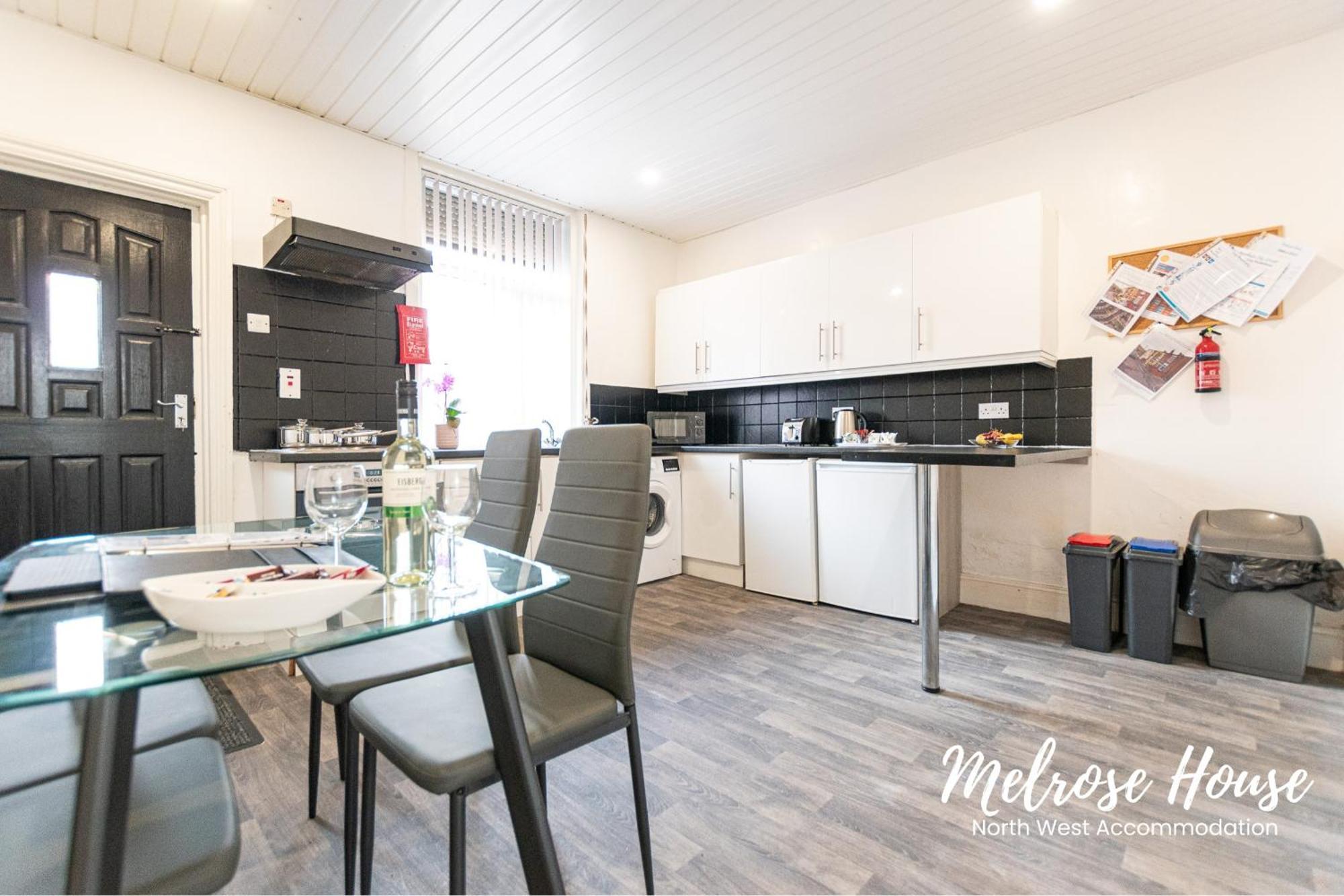Manchester Work Stays 2Br Home With Parking & Wifi Bagian luar foto