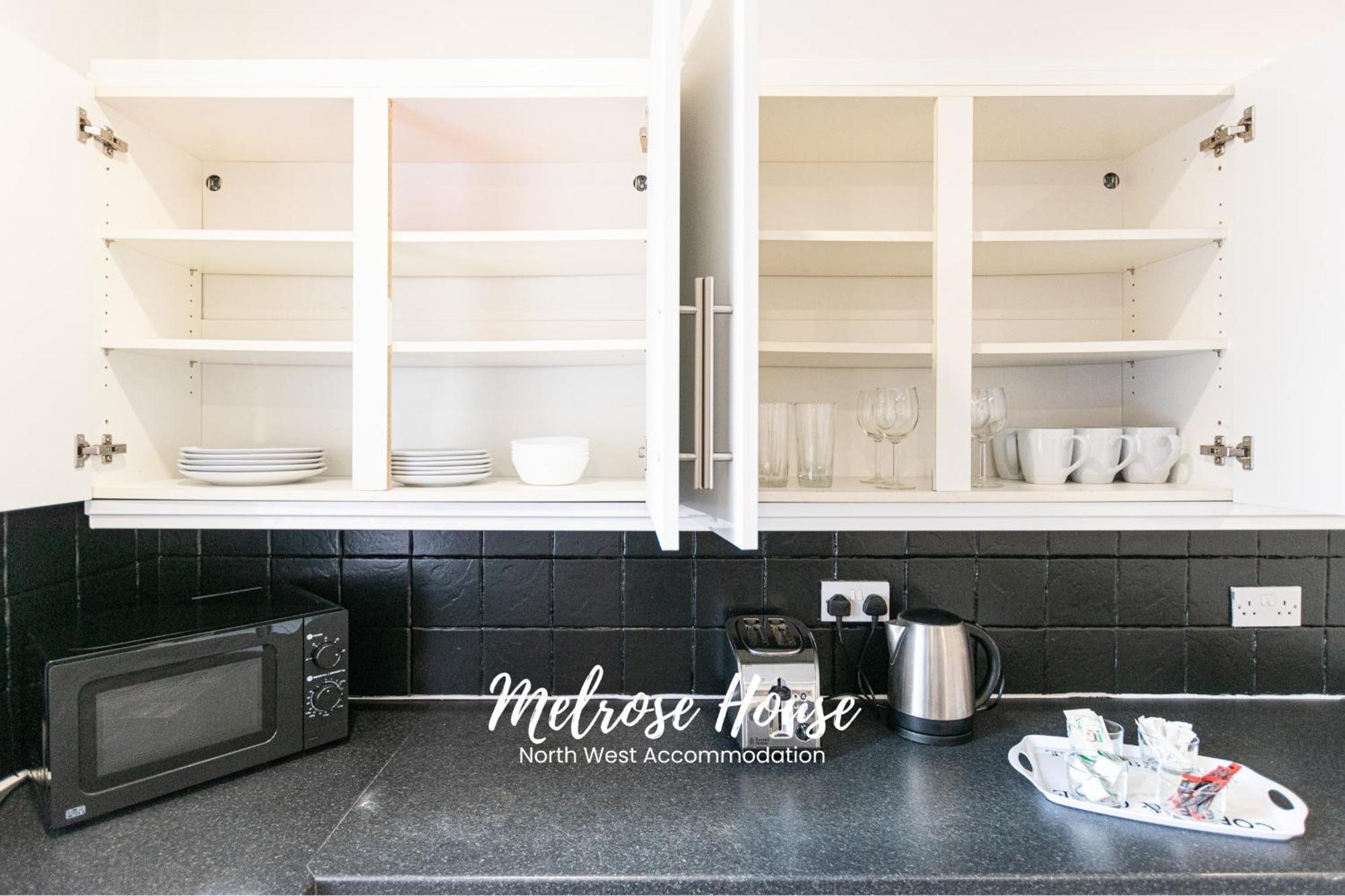 Manchester Work Stays 2Br Home With Parking & Wifi Bagian luar foto