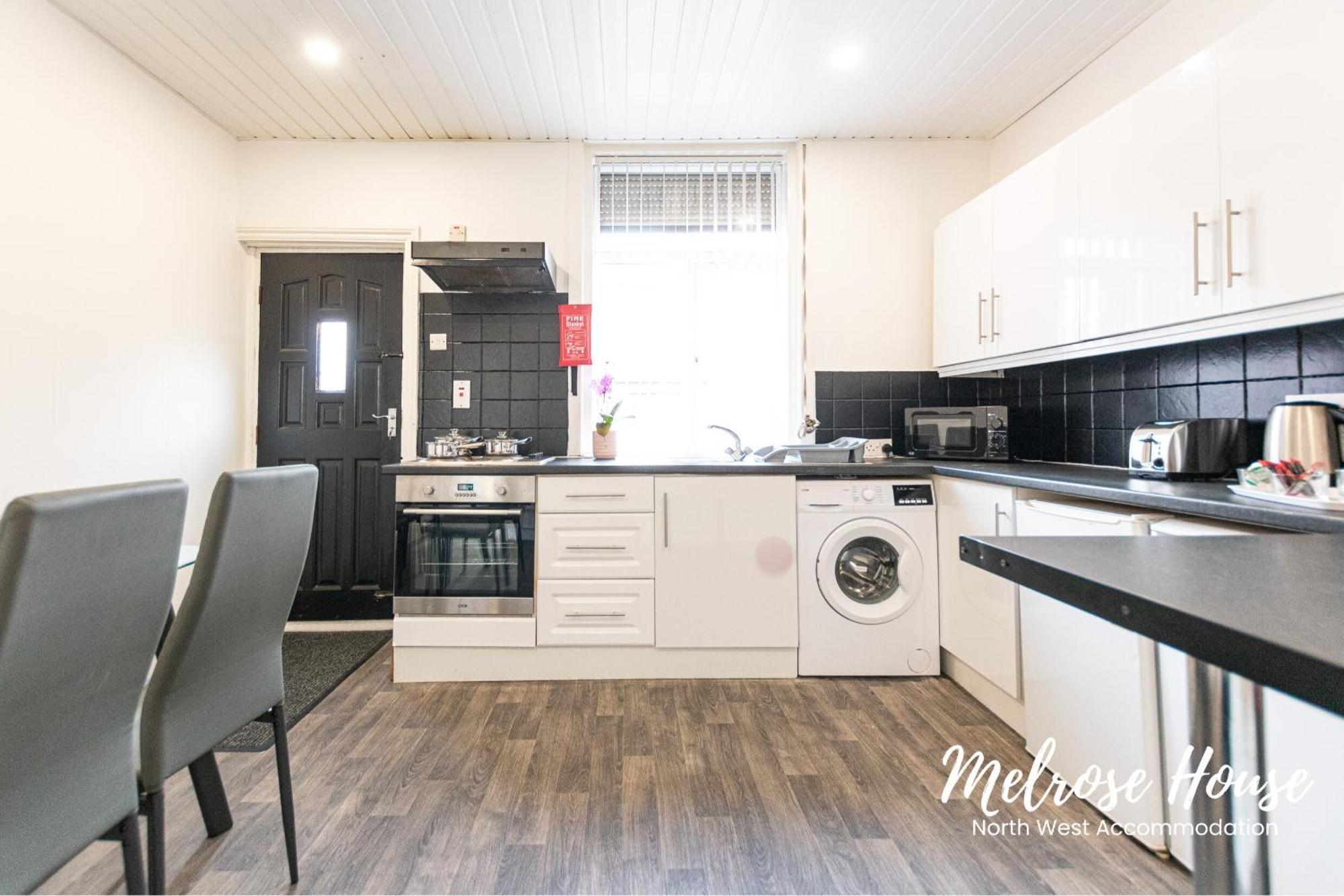 Manchester Work Stays 2Br Home With Parking & Wifi Bagian luar foto