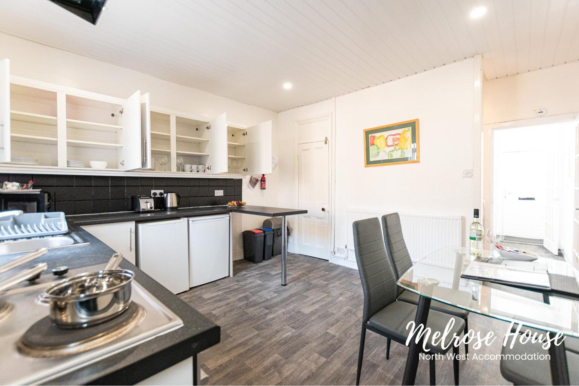 Manchester Work Stays 2Br Home With Parking & Wifi Bagian luar foto