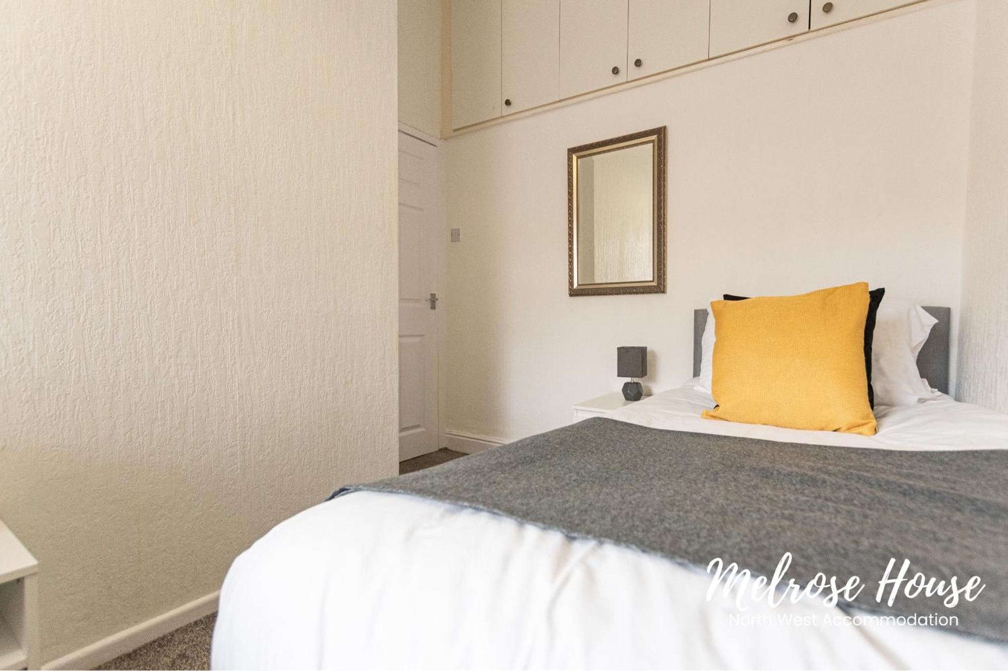 Manchester Work Stays 2Br Home With Parking & Wifi Bagian luar foto
