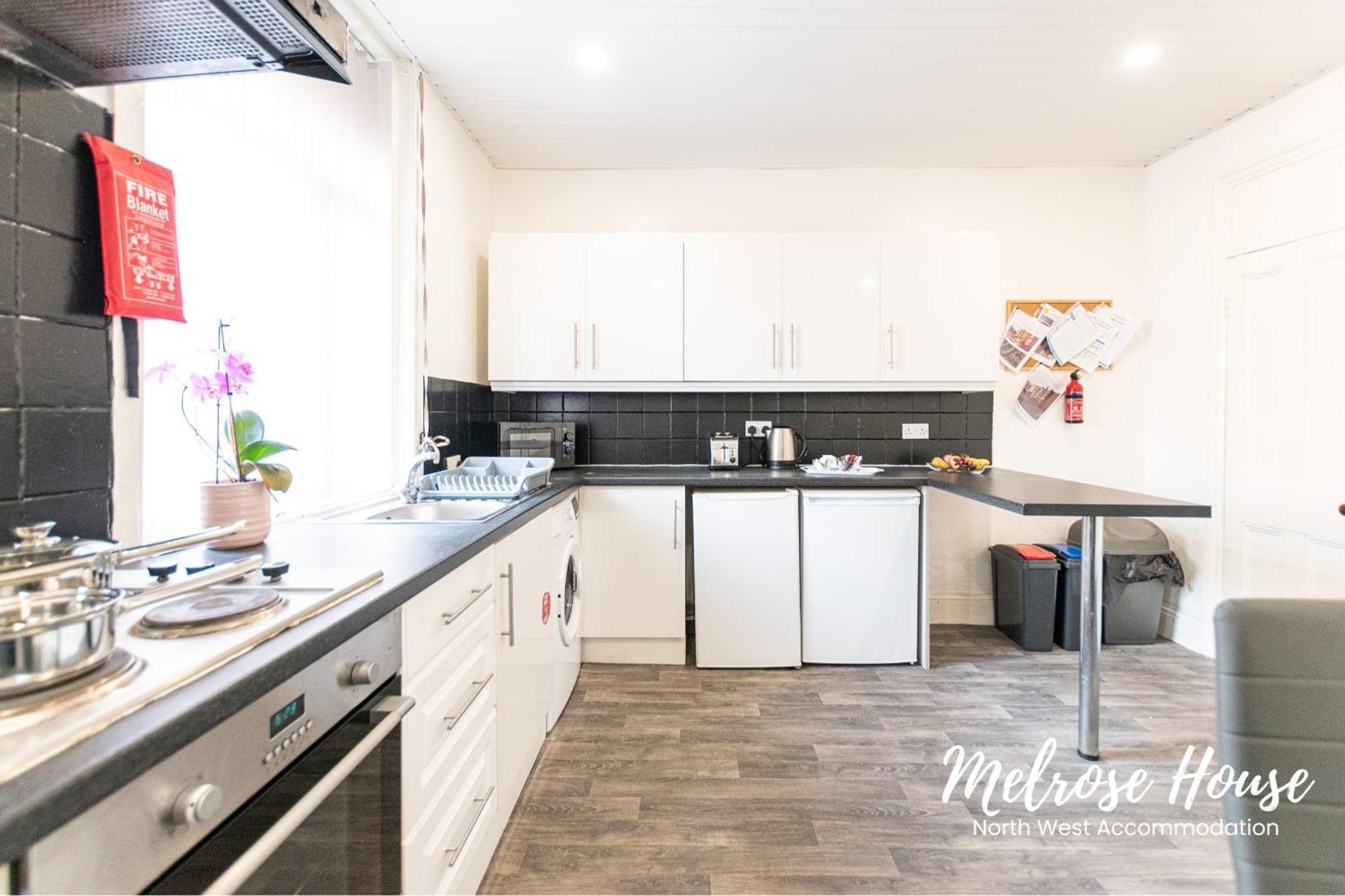 Manchester Work Stays 2Br Home With Parking & Wifi Bagian luar foto