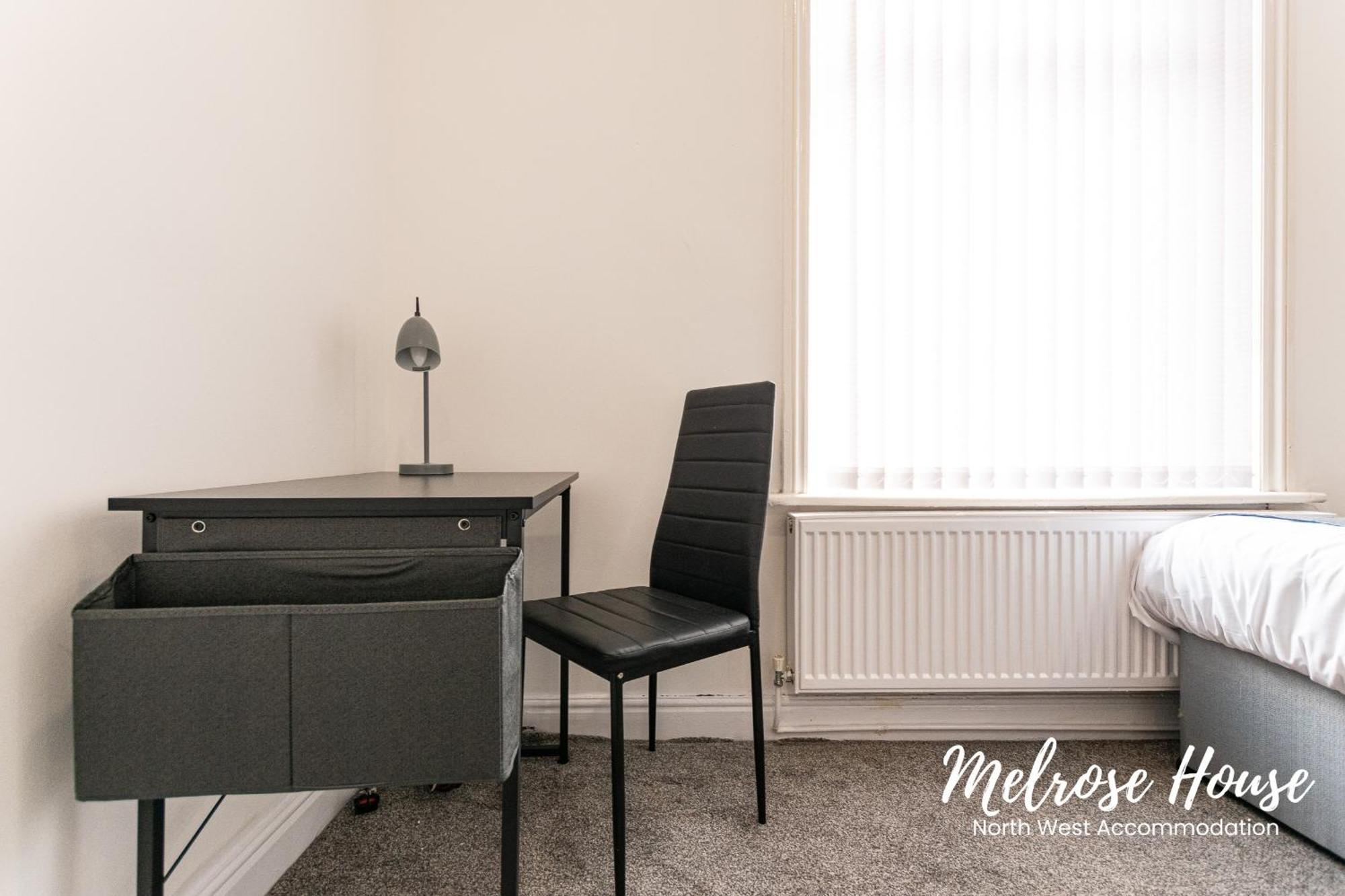 Manchester Work Stays 2Br Home With Parking & Wifi Bagian luar foto