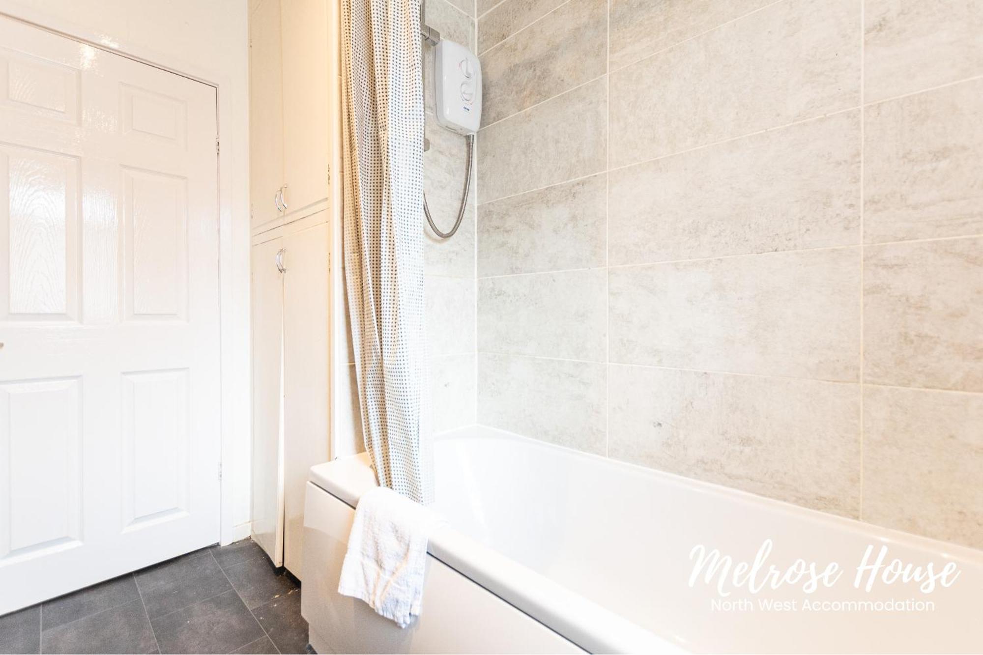 Manchester Work Stays 2Br Home With Parking & Wifi Bagian luar foto