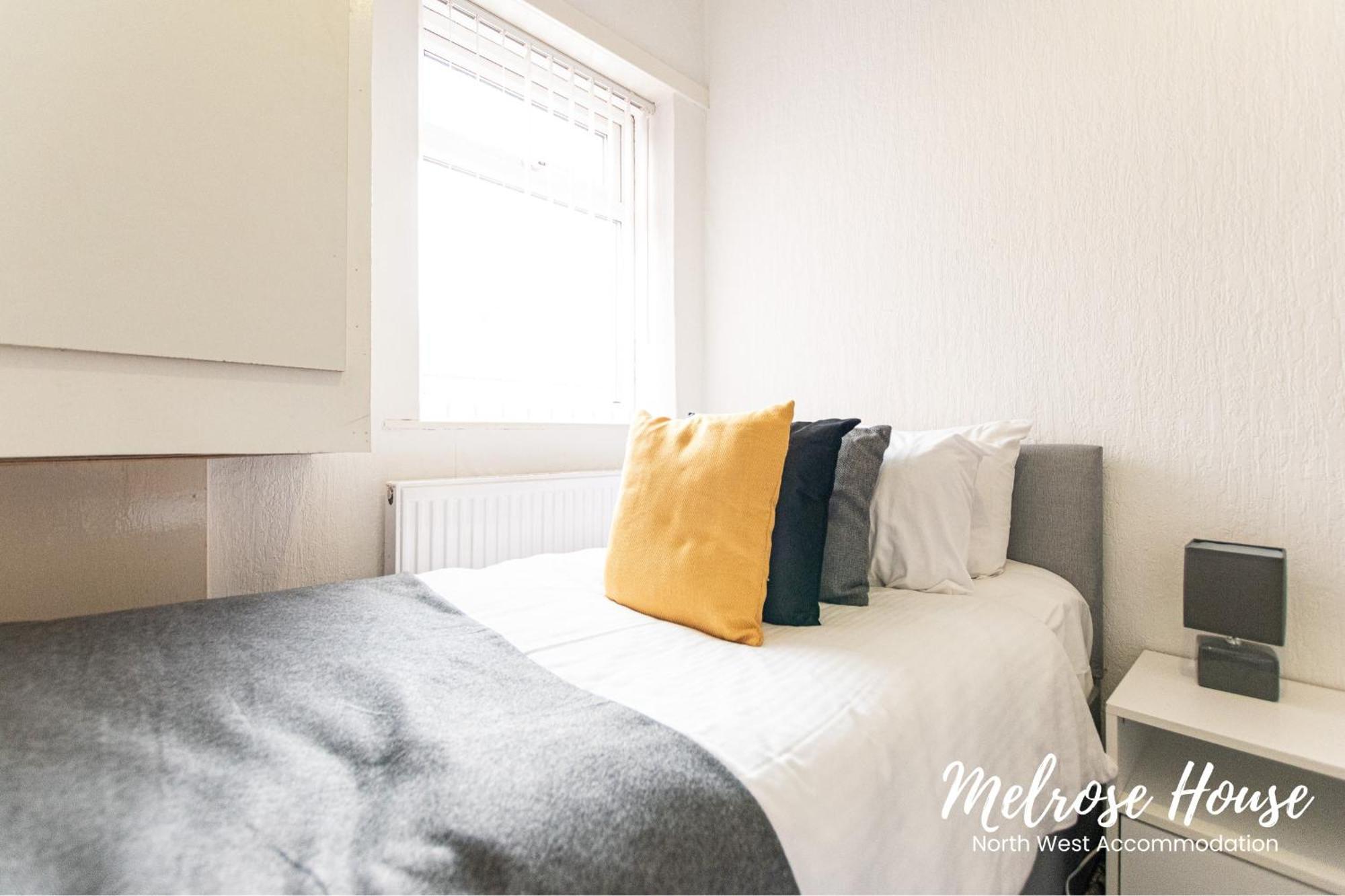 Manchester Work Stays 2Br Home With Parking & Wifi Bagian luar foto