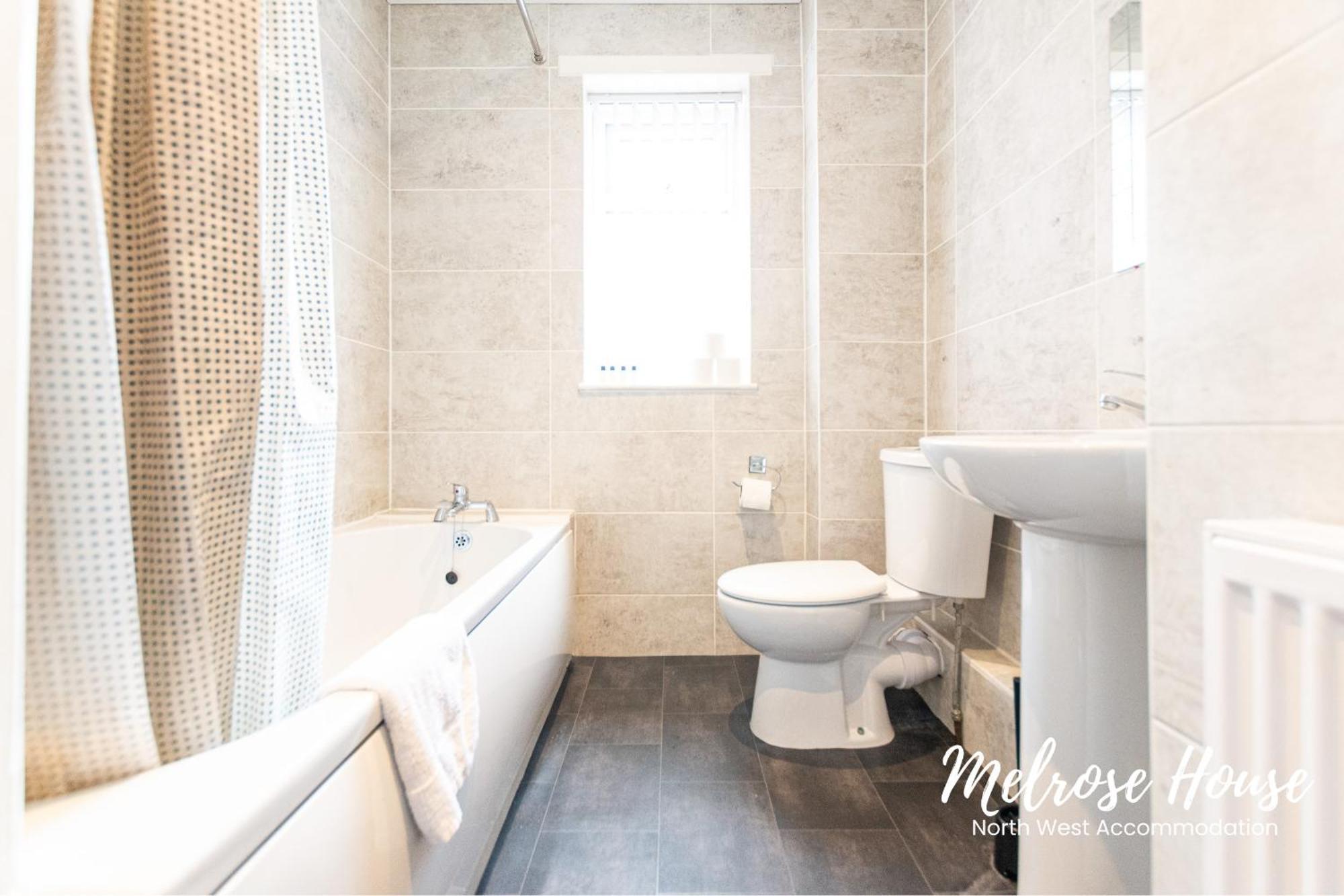 Manchester Work Stays 2Br Home With Parking & Wifi Bagian luar foto